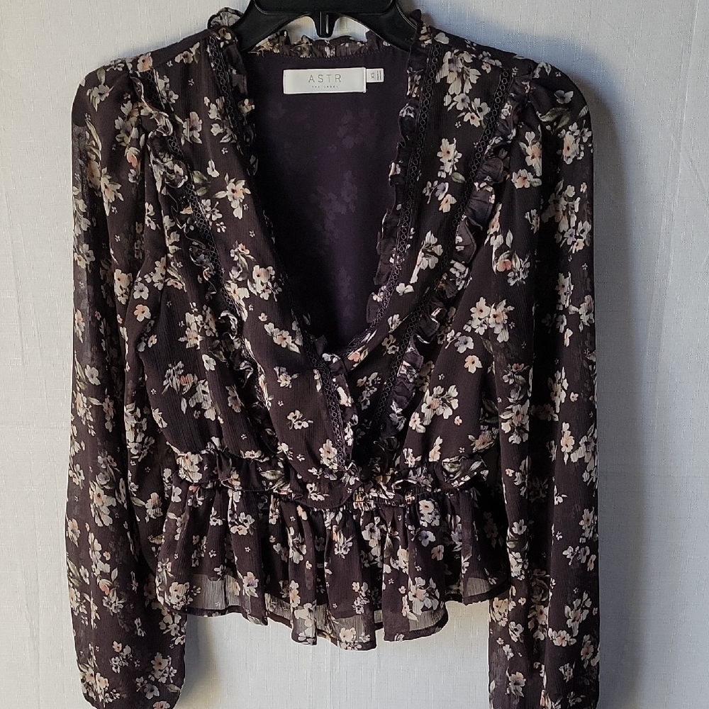 Astr Women's Floral Ruffle V-Neck Ruffle Blouse Size XS
